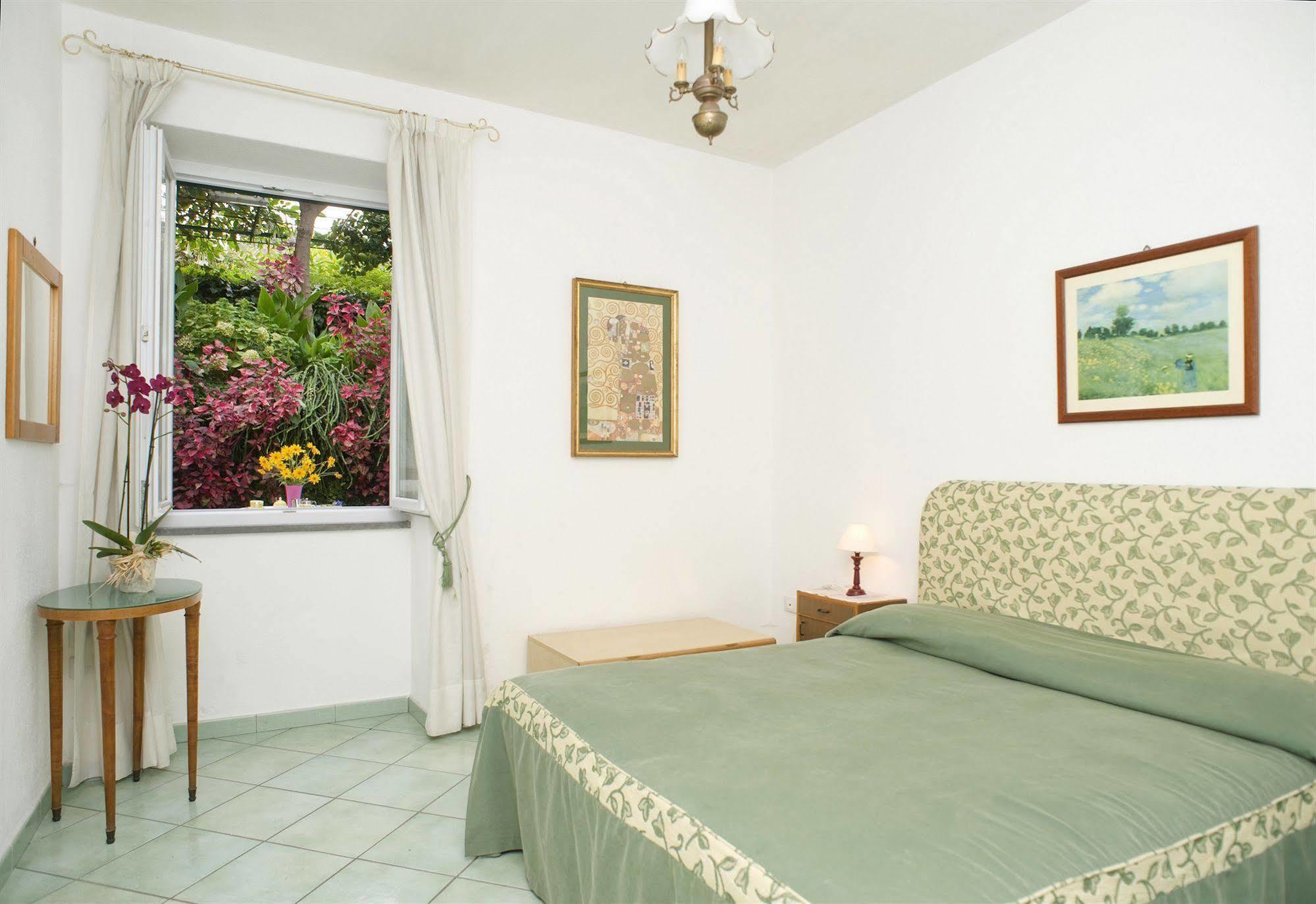 โรงแรมมาตาเรเซ Casamicciola Terme ภายนอก รูปภาพ